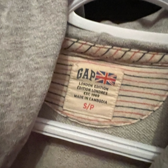 GAP sweater - Picture 3 of 3